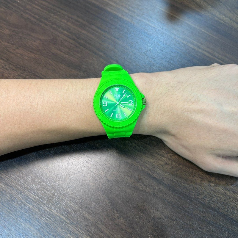 Pre Owned Ice watch Flashy Green Medium 019160 Women Watch