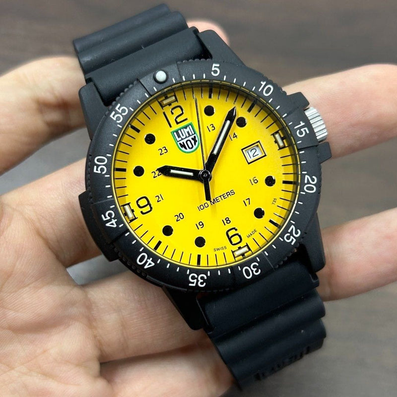 [Pre-Owned] Luminox Sea Bass 2005 Yellow Carbon Quartz Men Watch